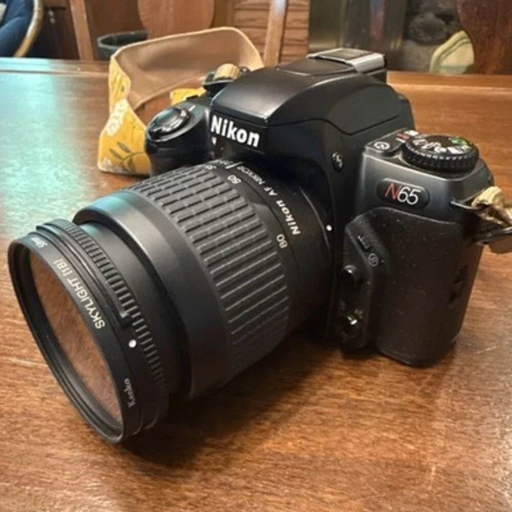 Nikon N65 35mm SLR Film Camera W/ AF Nikkor 28-80mm f/3.5-5.6 D Lens Flash Case